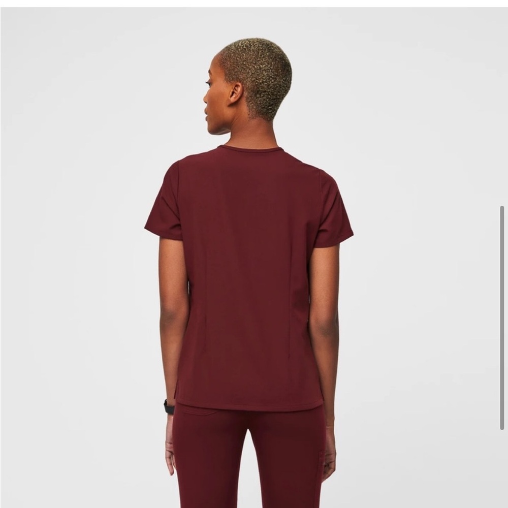 Figs Catarina One-Pocket Scrub Top Burgundy Size Small - Picture 4 of 9